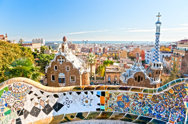 Le parc Guell avec une vue féérique sur la Côte de Barcelone